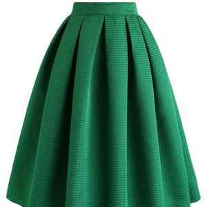 NWT wavy Texture Pleated Midi Skirt in Green